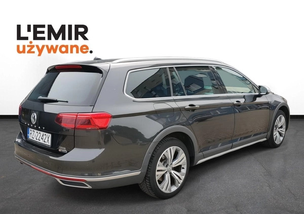 Volkswagen Passat cena 125900 przebieg: 119702, rok produkcji 2019 z Mońki małe 211
